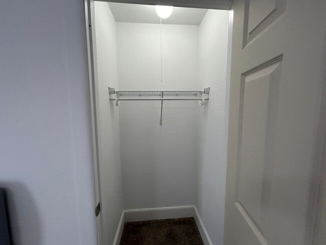 Building Photo - 3 Bedroom 1 Bath Beautiful House with Fenced Yard & Garage