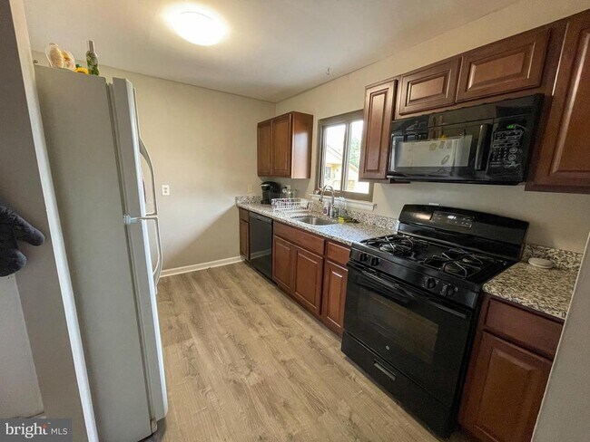 Building Photo - 8413 Alameda Ct