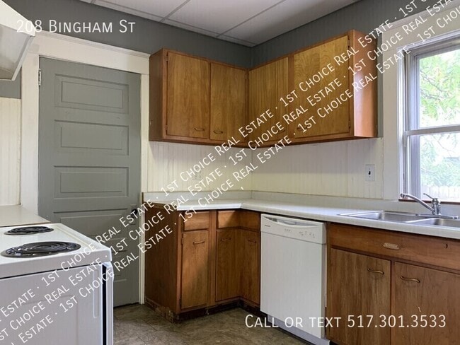 Building Photo - 208 Bingham St