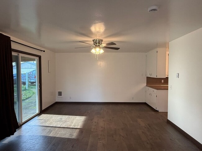 Building Photo - 2 Bed, 1 Bath + Bonus Room & Carport - peaceful country living just minutes from town!