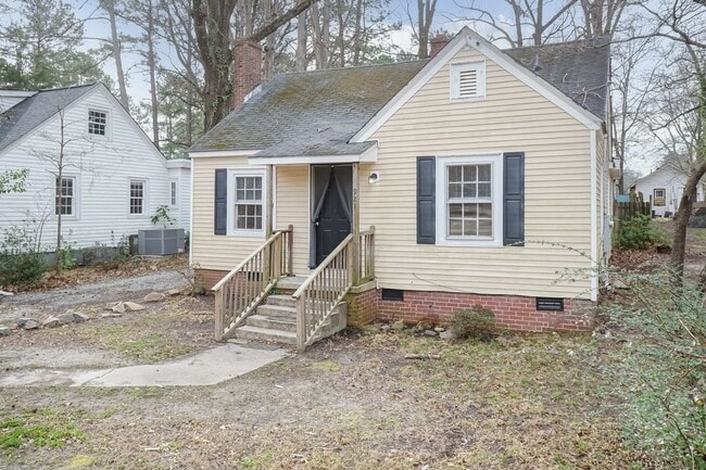 Building Photo - 3 Bed/2 Bath with a great back yard!