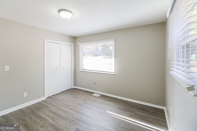 Building Photo - 3212 Pine Branch Ct