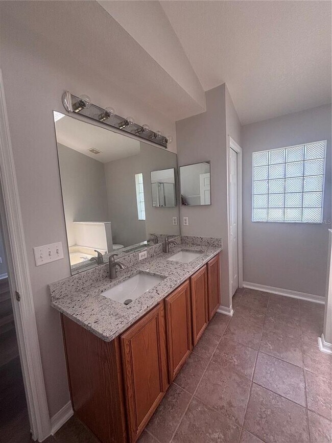 Building Photo - Davenport Home