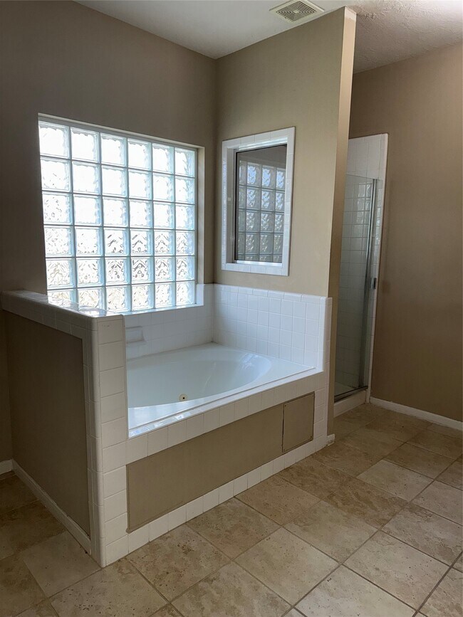 Building Photo - 14009 Hollow Canyon Ln