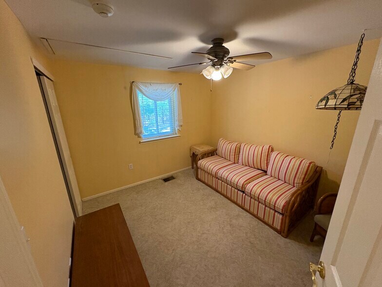 Building Photo - 586 Blue Ridge Dr