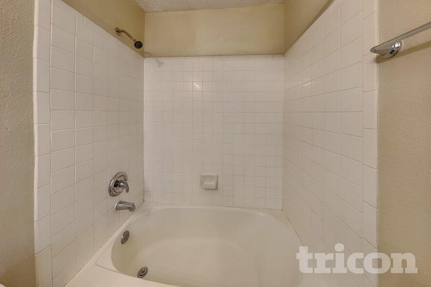 Building Photo - 8055 Chestnut Cedar Dr