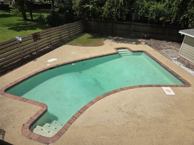 Building Photo - 592 River Plantation Dr