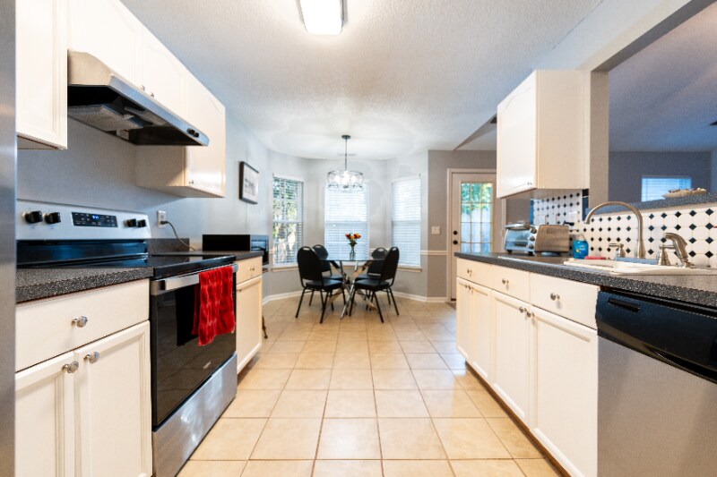 Building Photo - 7401 Starvalley Dr