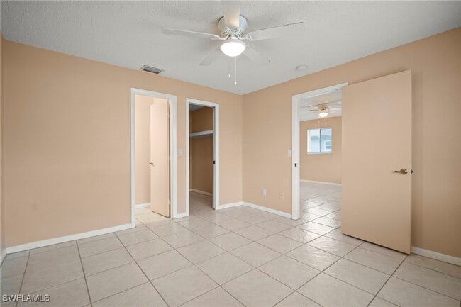 Building Photo - 4406 Santa Barbara Blvd