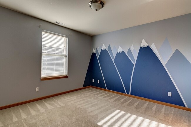 Building Photo - Spacious 3 Bedroom Plus Office with AC, Gas Fireplace and Fenced Backyard