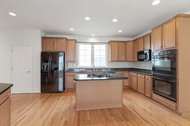 Building Photo - 9800 Traver St