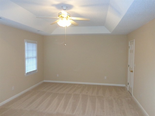 Building Photo - 946 George Place Dr