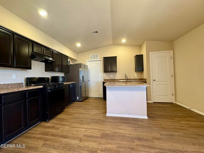 Building Photo - 1013 Villa Seca Dr