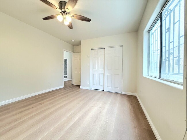 Building Photo - 1325 W 58th St