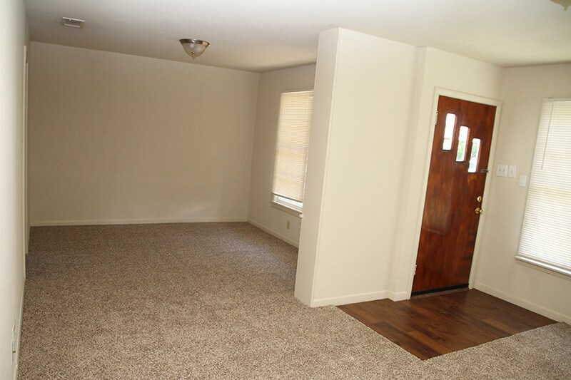 Building Photo - 121 N McEntire Ct