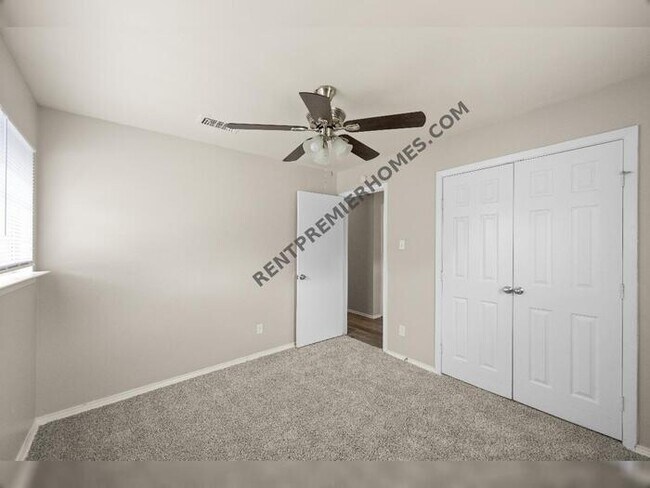 Building Photo - 2510 S Fielder Rd
