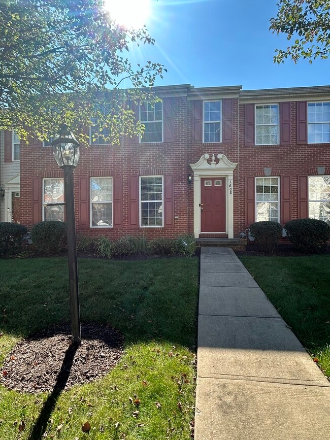 Building Photo - 1608 Michael Dr