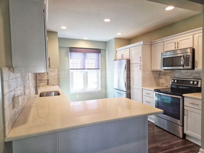 Building Photo - 6241 Waterside Ln