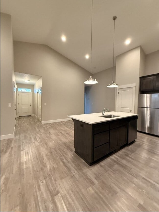 Building Photo - 3 Bed 2 Bath - Sublimity Duplex