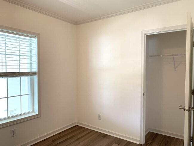 Building Photo - 141 Millwood Rd