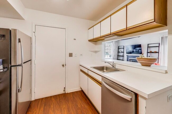 Building Photo - 408 Trenton Ct