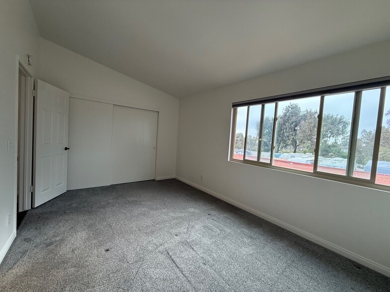 Building Photo - 6917 Pear Tree Dr