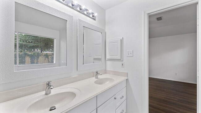 Building Photo - 111 N Misty Dawn Dr