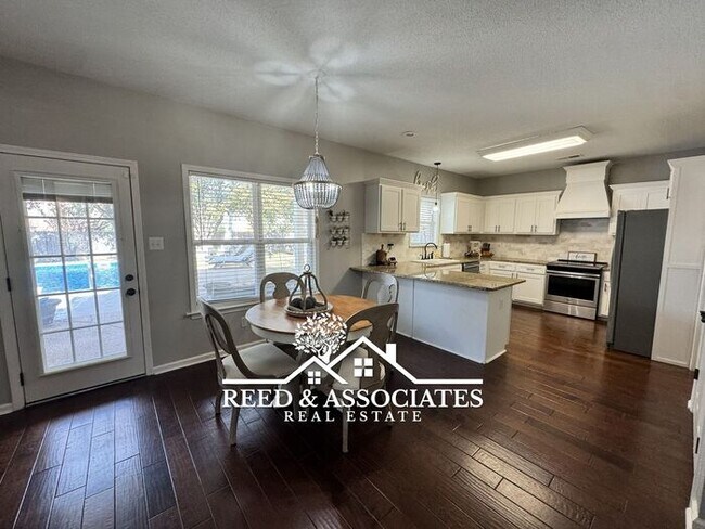 Building Photo - 4 bedrooms plus pool in Collierville!