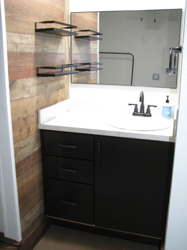 Building Photo - Beautiful 11.16 Acre Farm with Lots of Amenities!