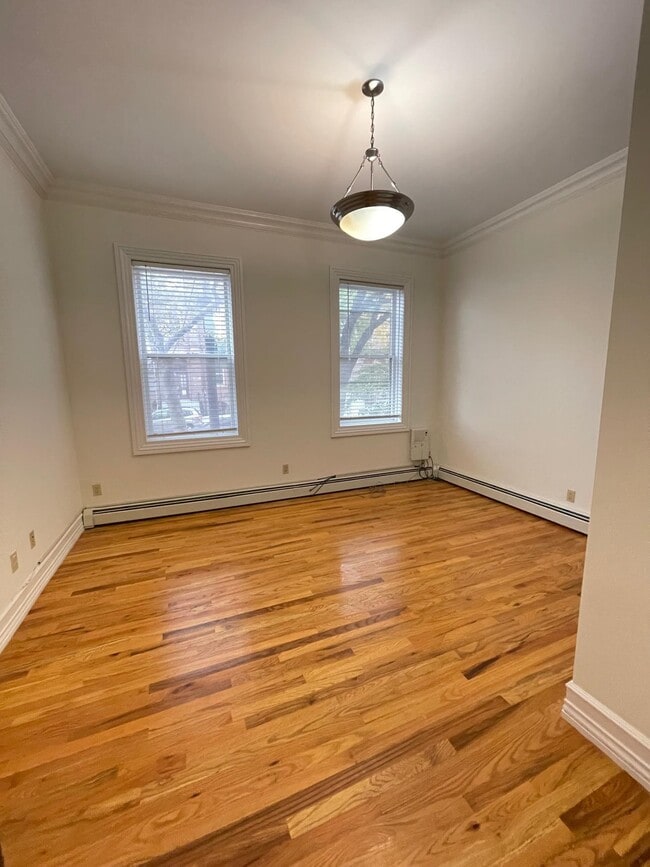 Building Photo - 145 Grand St