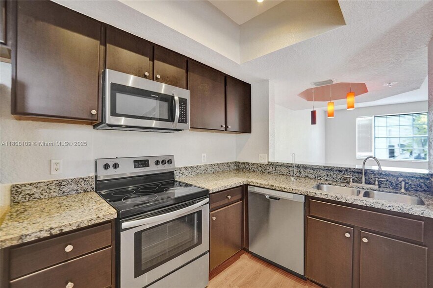 Building Photo - 781 SW 148th Ave