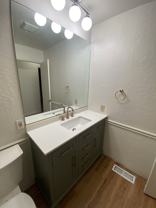 Building Photo - 1431 Rancho Way