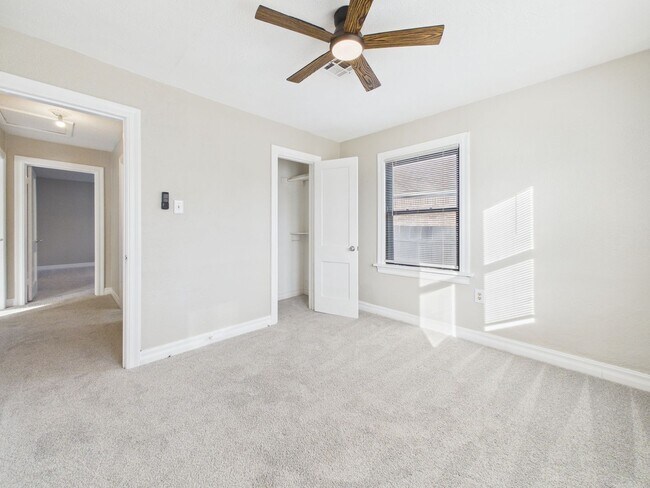 Building Photo - 1307 NW Maple Ave