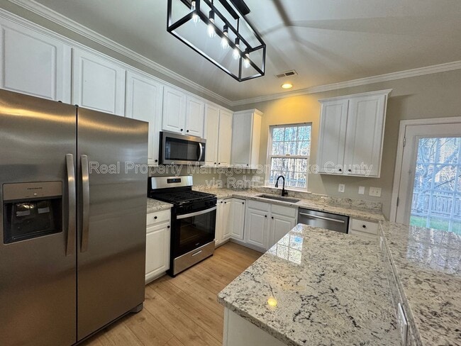 Building Photo - 1413 Crimson Creek Dr