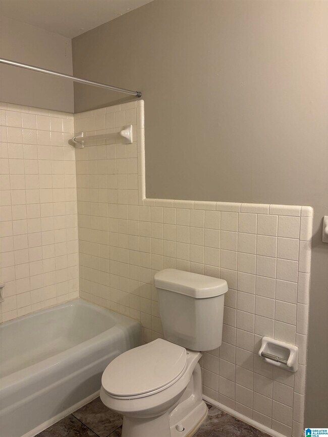 Building Photo - 933 Garrett Dr