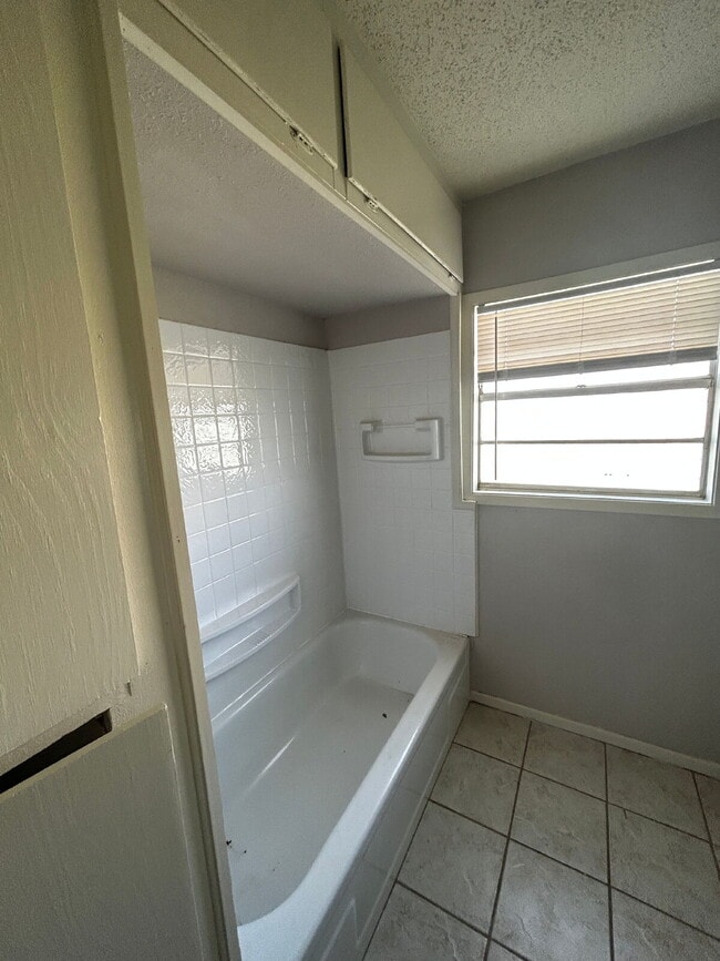 Building Photo - Country Living! Newly Updated 3-bed/2-bath...