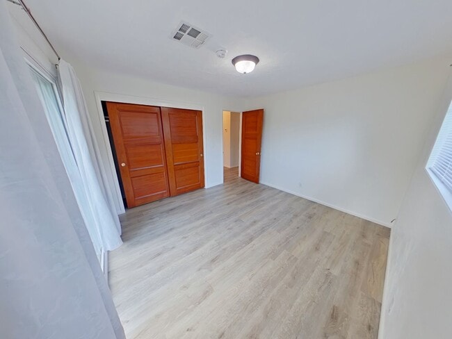 Building Photo - 3 Bedroom Family Home in the Harlow Street Bridge Area