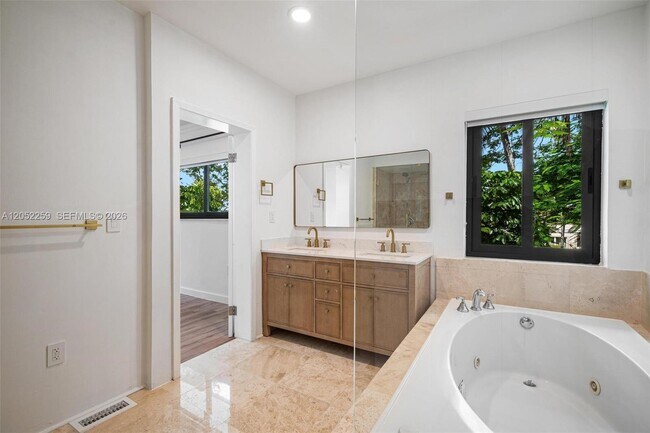 Building Photo - 7810 Beach View Dr