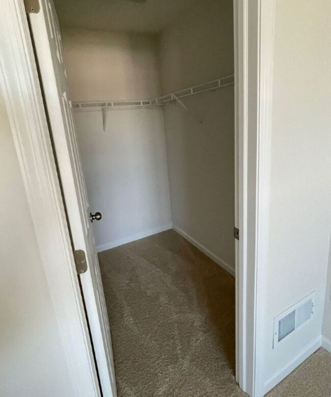 Building Photo - Stunning 4 bedroom 2.5 Bathroom Home in Ma...