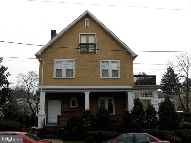 Building Photo - 209 Grayling Ave