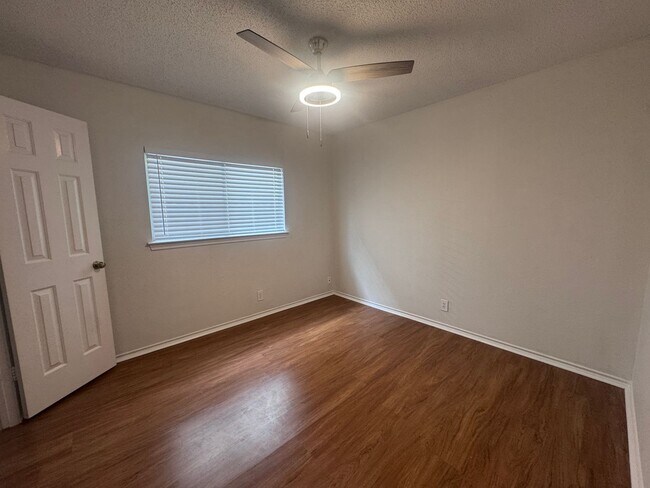 Building Photo - 10431 Westfield Pl