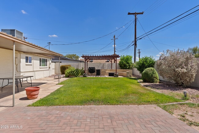 Building Photo - 449 E Continental Dr