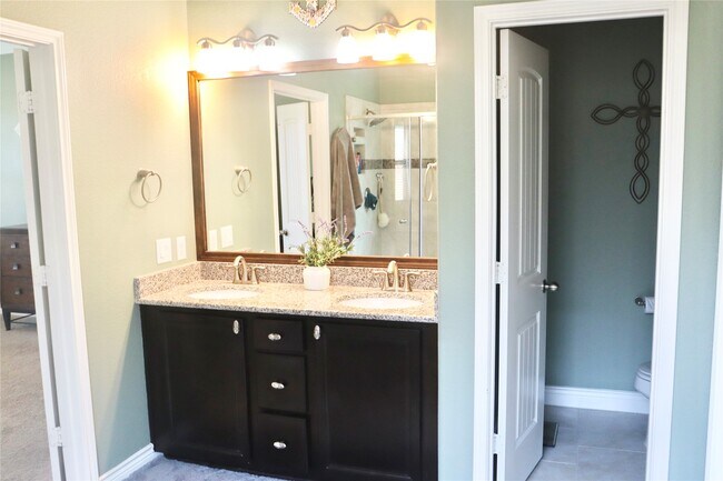 Building Photo - 5627 S Denham Ridge Ln