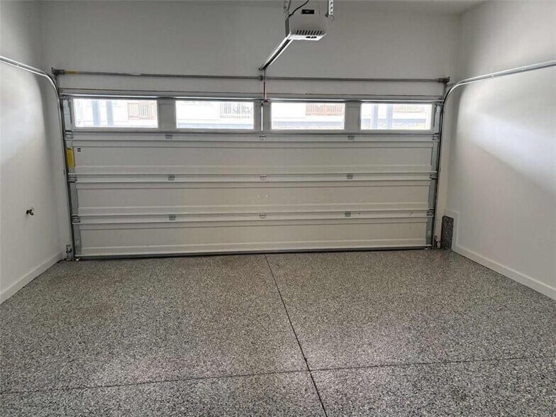 Building Photo - 1104 Thomas St