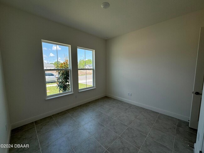 Building Photo - 2005 Divot Dr