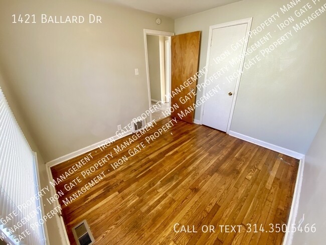 Building Photo - 1421 Ballard Dr
