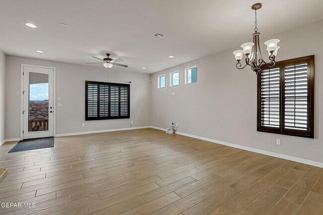 Building Photo - 13752 Newton Ct