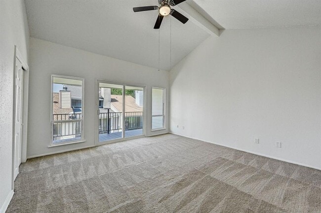 Building Photo - 2022 Lakewood Ct