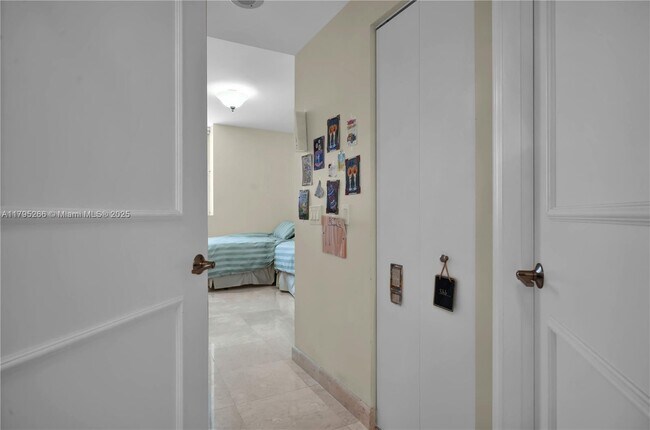 Building Photo - 4775 Collins Ave