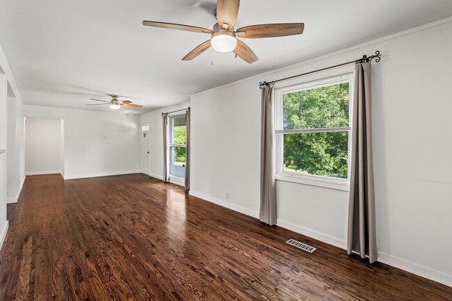 Building Photo - 2219 Dearborn Dr